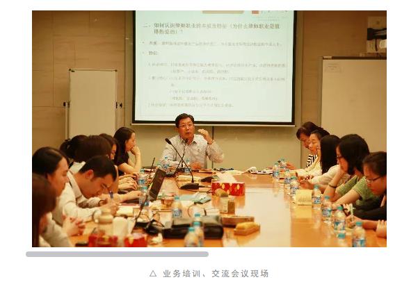 连续十年稳居钱伯斯Band1，他们只做了这件事