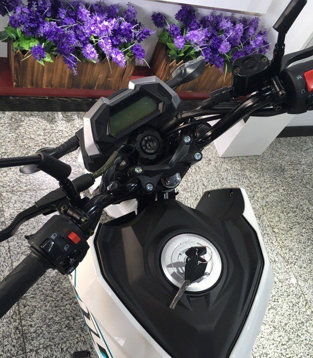 摩托车春风狒狒cf125,春风125摩托车适合1米5的人骑