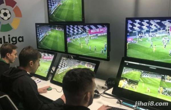 英超名哨var判罚引争议遭围堵,英超var最新比赛