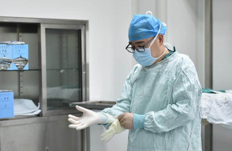 孕晚期检查一大难关，内检细节老公听了想打人，孕妇尴尬又心酸