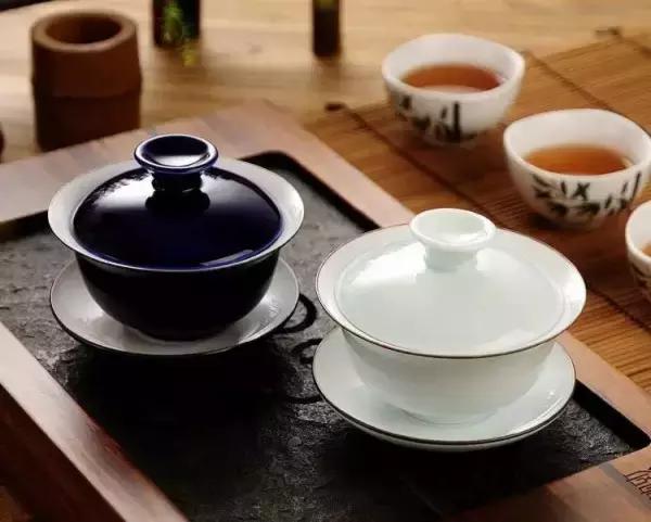 正确使用盖碗泡茶的方法,大盖碗泡茶怎么倒茶不烫手