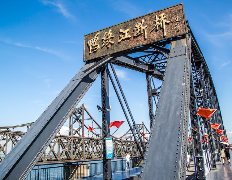 大连和丹东哪个发展有前途,连云港和丹东哪个发展好