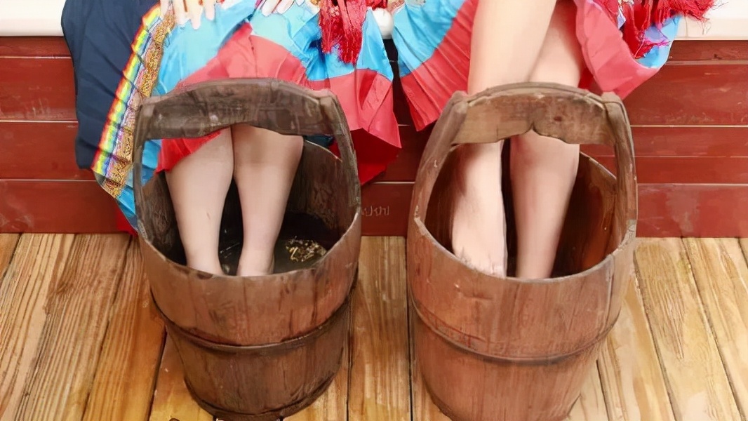 每天热水泡脚的坏处是什么呢,每天用热水泡脚到底有没有好处