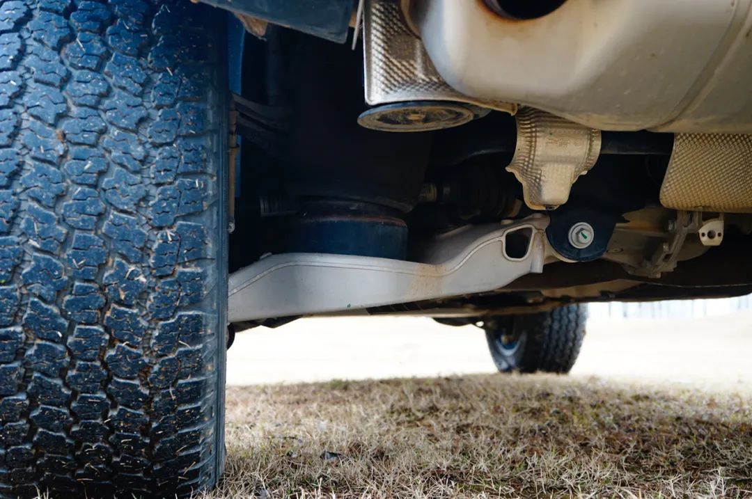 试驾路虎全新卫士,路虎卫士110p400x和暗黑特别版区别