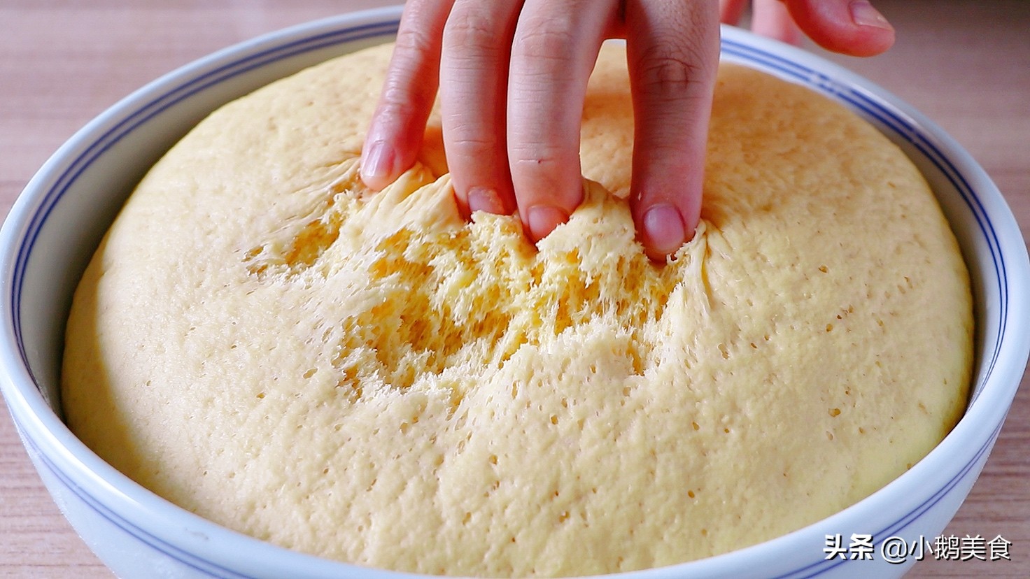 玉米面最好吃的做法加2个鸡蛋,少油玉米面大饼子