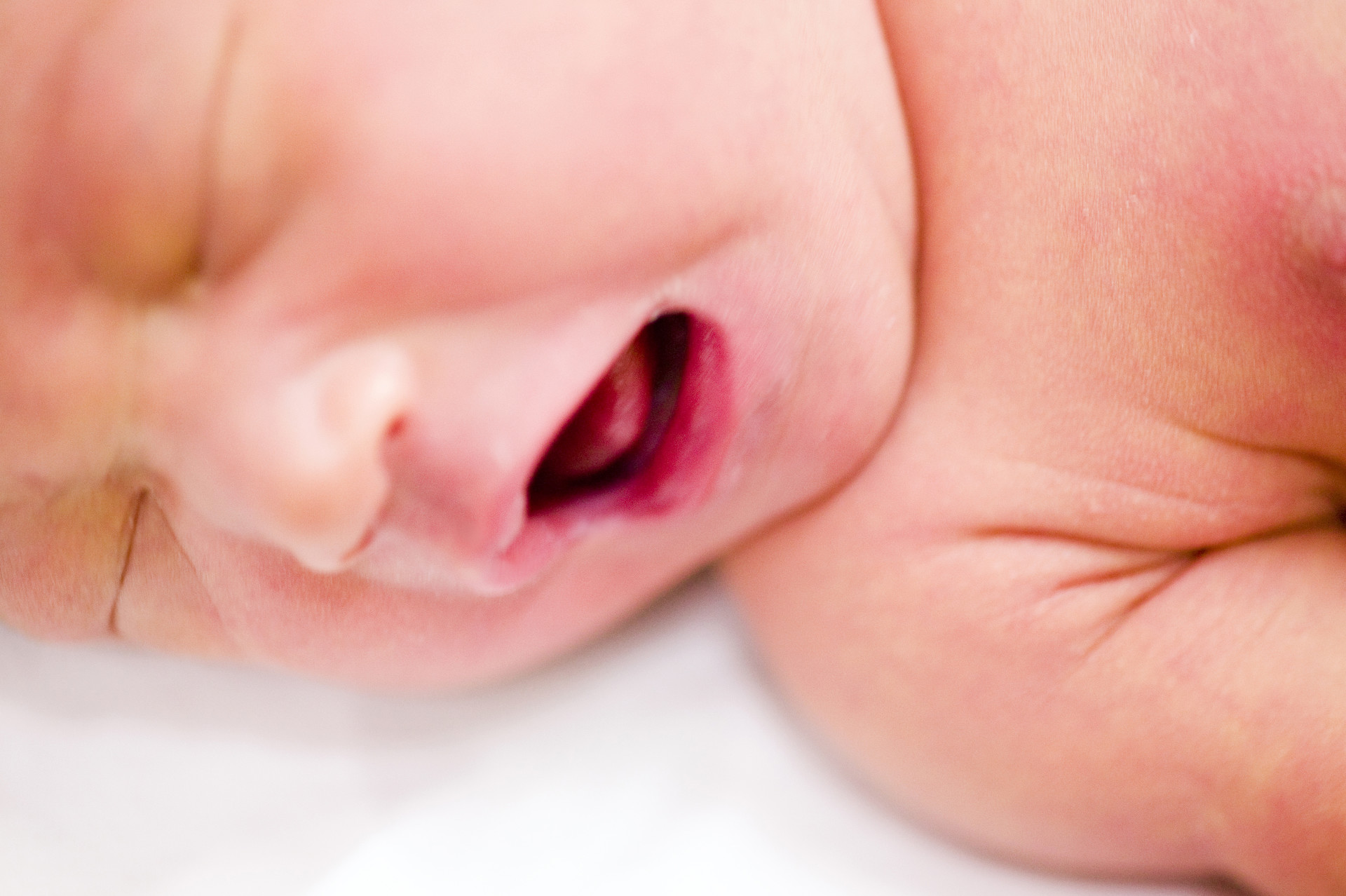 冲奶方法正确、也拍嗝了，为啥宝宝还是胀气？可能忽略了一个细节