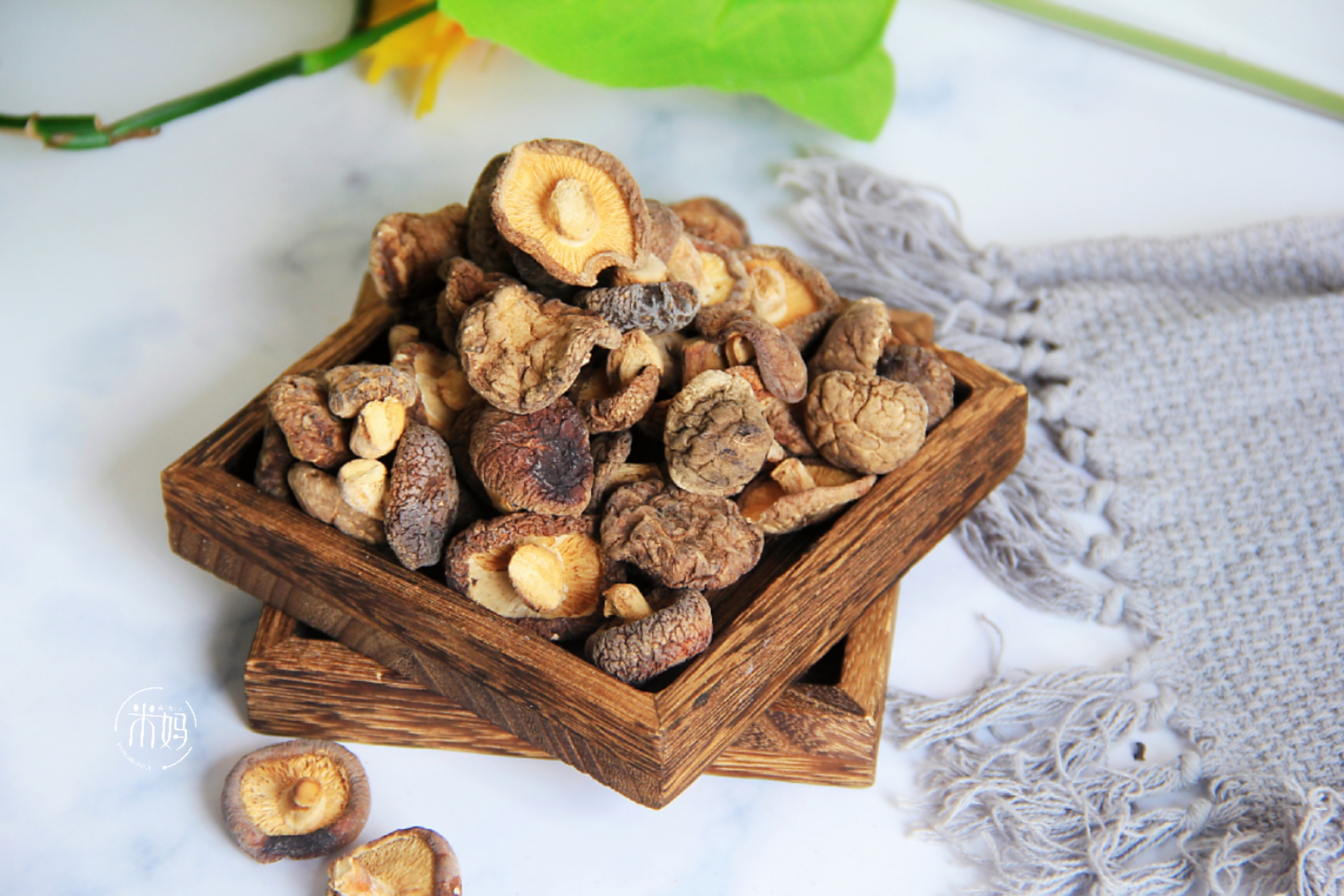 泡过水的干香菇怎么处理,泡发干香菇有苦味