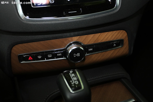 沃尔沃最新款suv19万左右,沃尔沃最新款suv安全测试