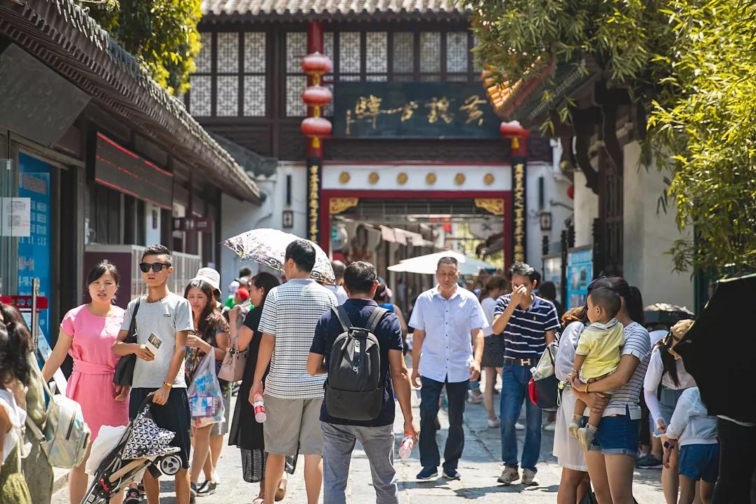 武汉人一般去不去黄鹤楼,武汉人为什么要去旅游呢