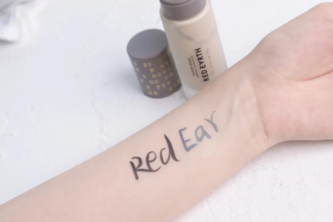 油皮春秋季公认最好的粉底液,油皮敏感肌养肤粉底