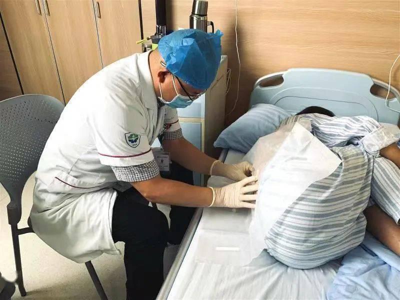 少女被蛇感染,少女被寄生虫感染变异