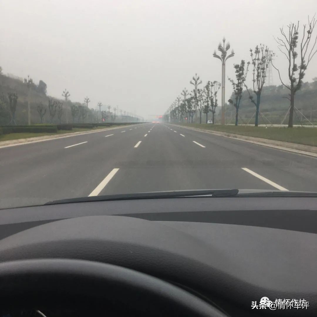 小伙买了一辆奥迪回村,小伙买了台7w的奥迪a7