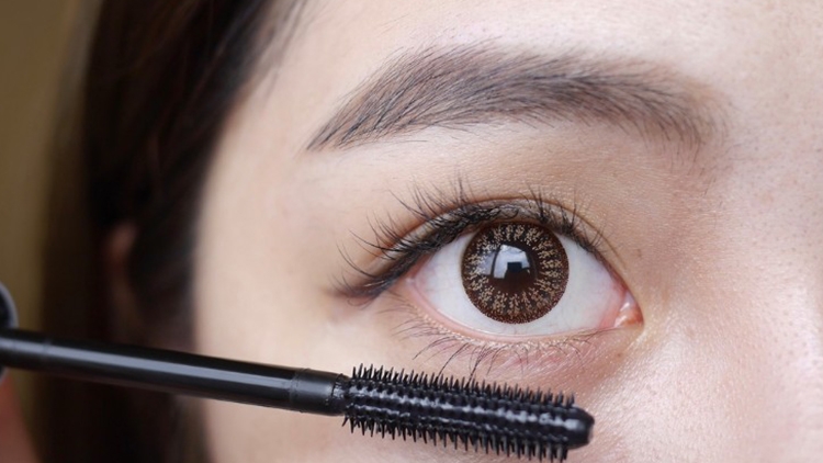 睫毛膏正确刷法,这样刷卷翘没有苍蝇腿