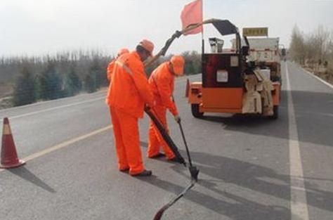 公路养护员好吗,公路养护工人的收入低吗