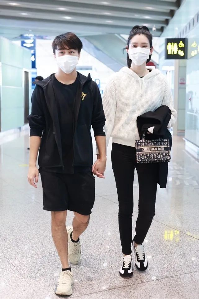 何猷君穿曼联球衣,何猷君帅气视频