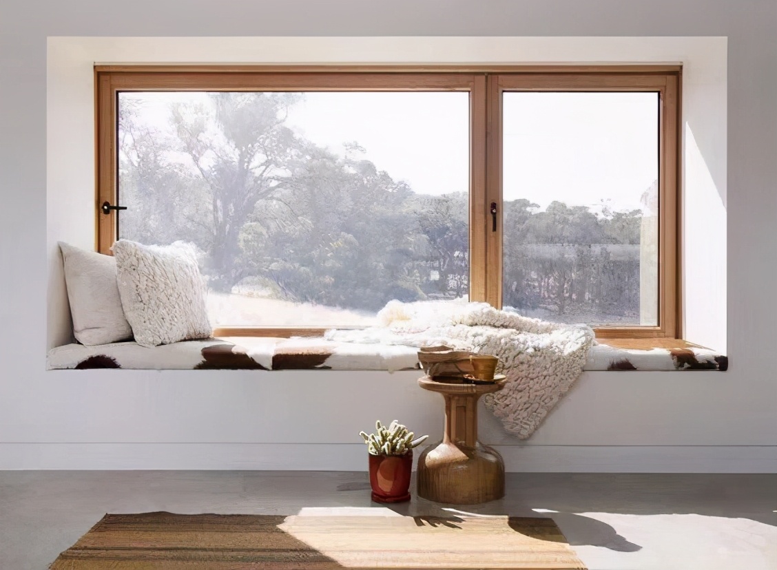 断桥铝门窗玻璃起雾怎么回事,为什么断桥铝窗户冬天易淌水