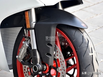 推荐车的长腿小姐姐,新手骑仿赛摩托车推荐