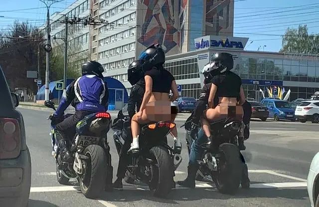 外国女人坐摩托车穿黑裙子,外国女胖子坐摩托车