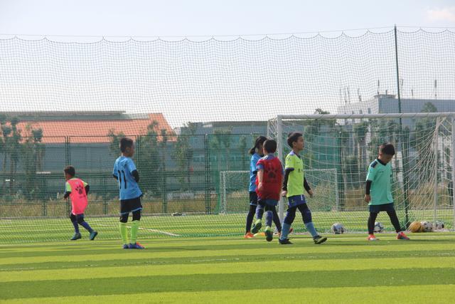 感受阳光感受生活的乐趣,感受阳光的美好传递运动的快乐