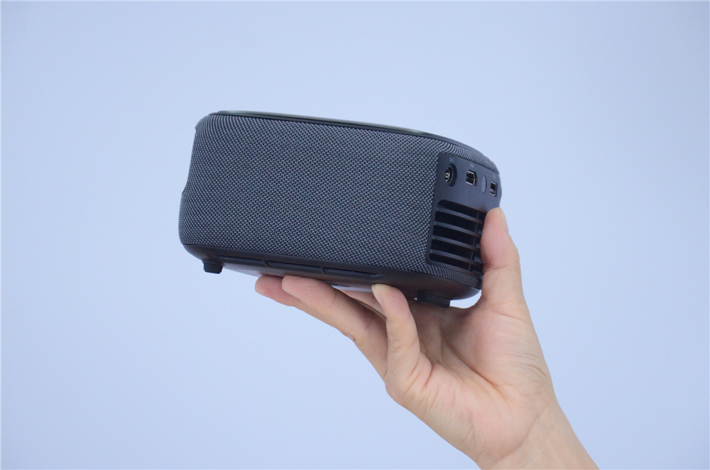 把家用投影仪放到电影院里投影,微果投影仪家用