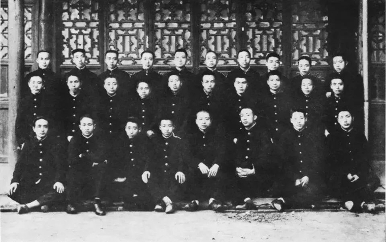 毕业季同学合影,14人一组毕业季照片