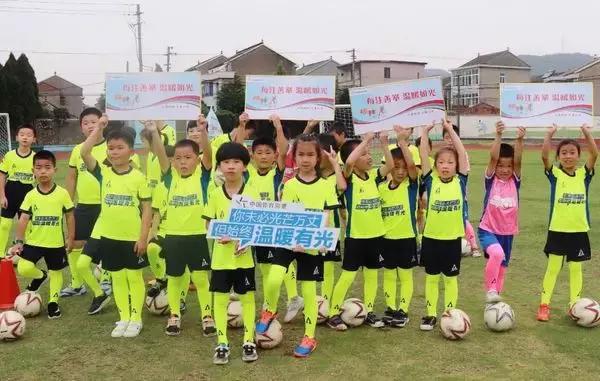 美洲杯精彩时刻,美洲杯小罗现身看梅西