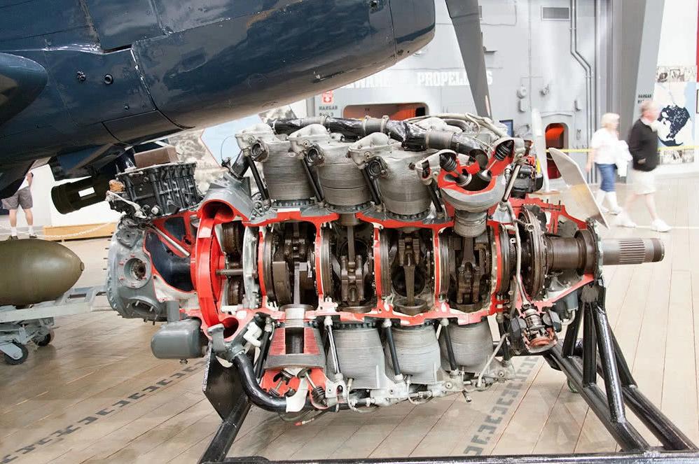 缝缝补补的先进轰炸机,俯冲轰炸效果非常棒,太复杂终成遗憾