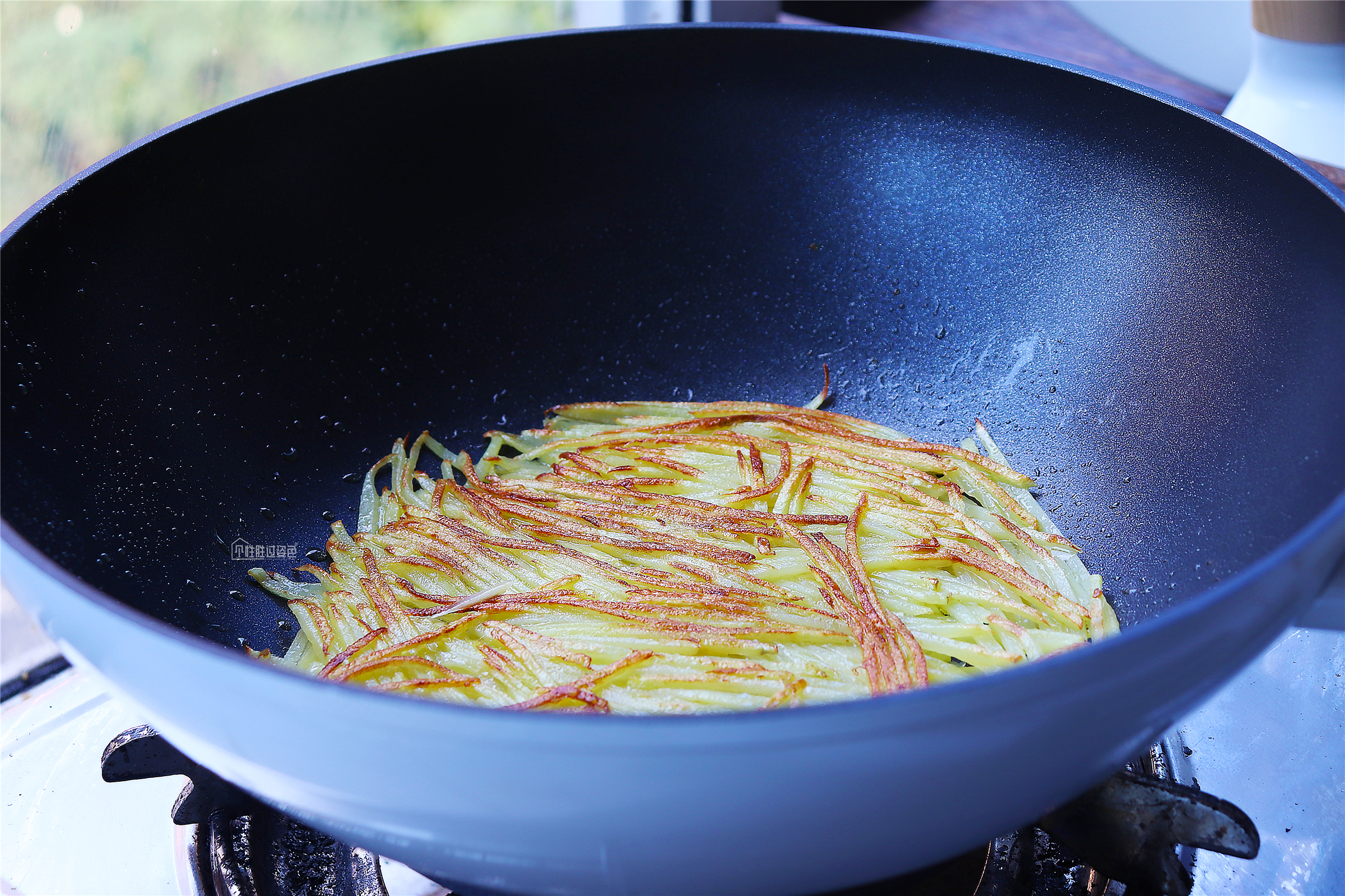 做土豆饼加鸡蛋做法,土豆饼怎样做才能酥脆