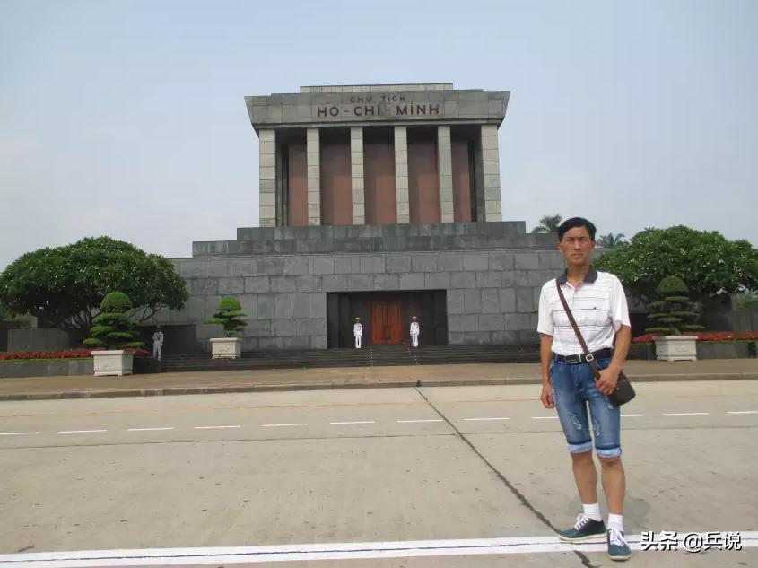 越南老兵重回当年战斗过的洞穴 (越南老兵回忆丛林战争)