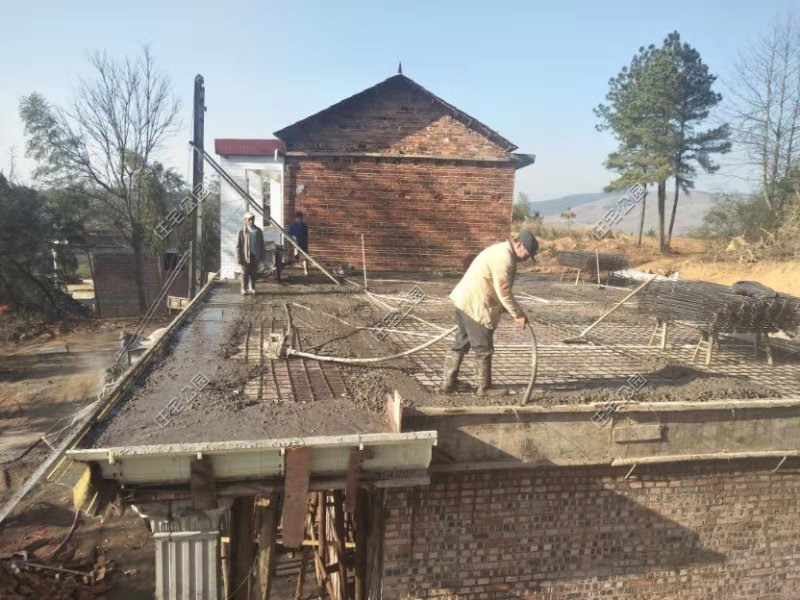 把房子交给农村堂弟，17万盖两层，建成村里头一栋别墅