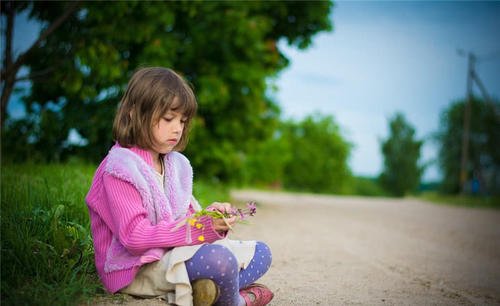 孩子被其他小朋友孤立怎么开导,妈妈不和自己玩怎么办