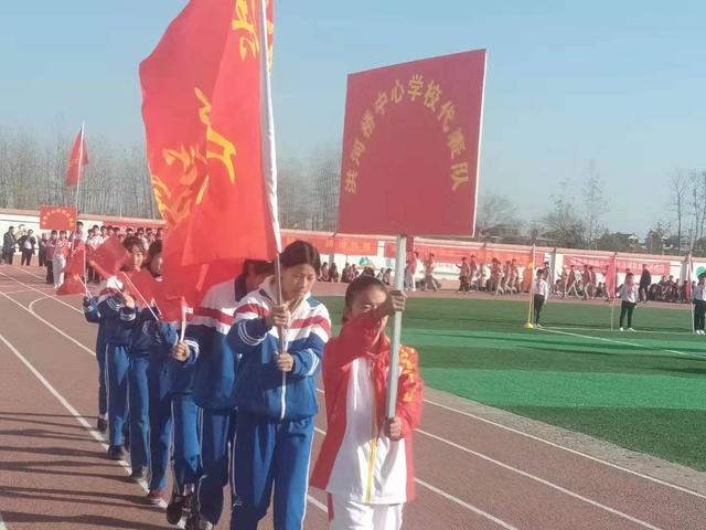 阜南县教育系统（南片区）中小学校园足球联赛在王化镇开幕