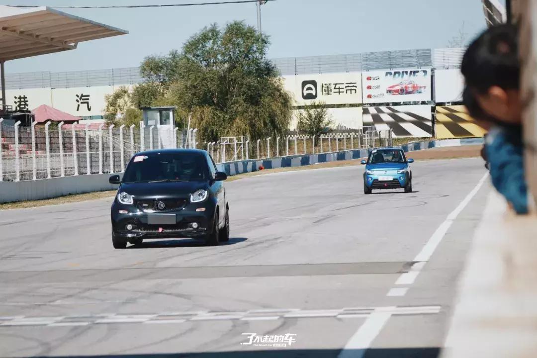 迈迈新能源汽车试驾,迈迈试驾评测视频
