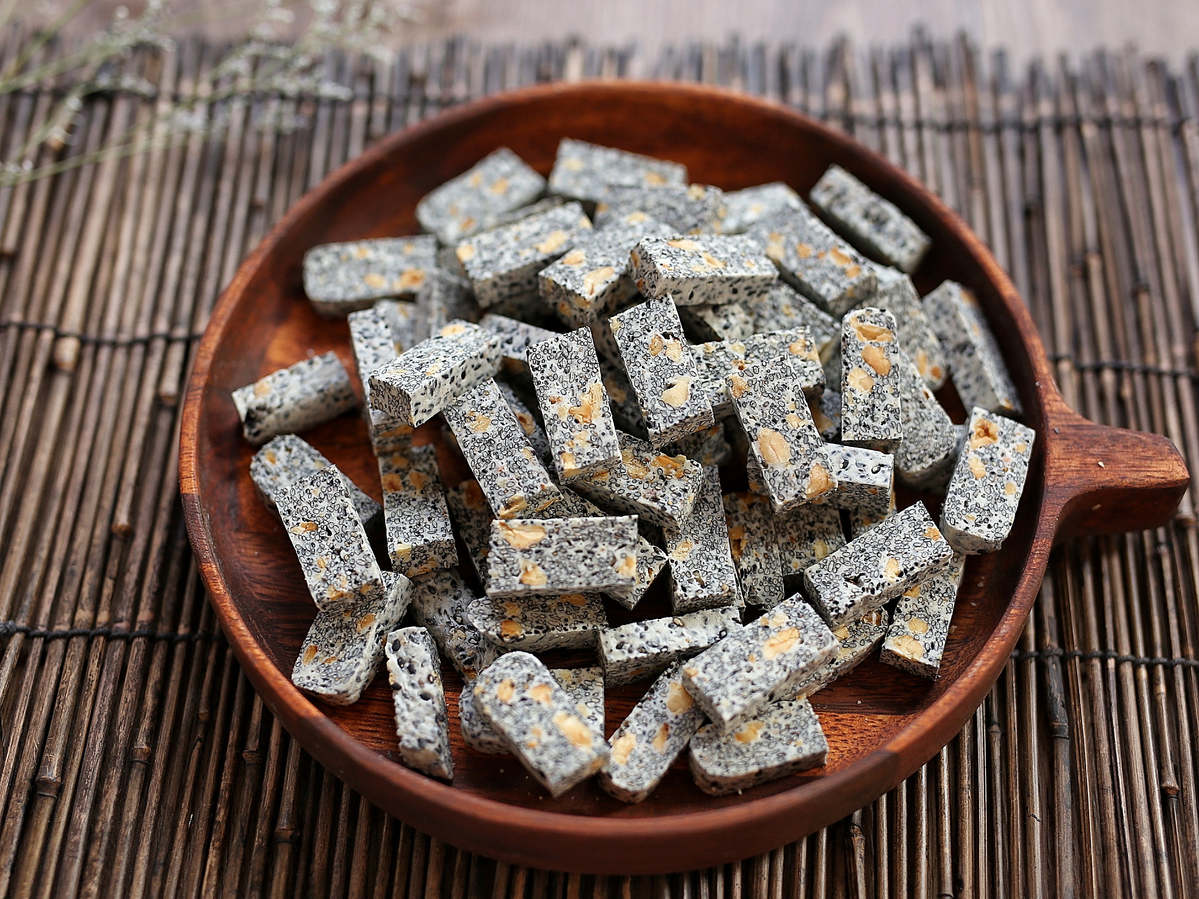 传统牛轧糖的做法最佳配方,好吃又容易做的零食牛轧糖