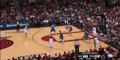 让了俩半月板，落后23分一节追回！10年前这场比赛，膝盖都看酸了