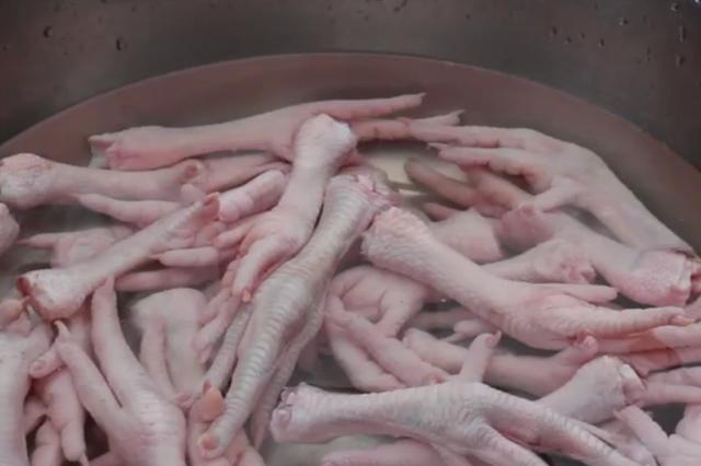 鸡脚怎么做好下酒,鸡脚怎么做才会软糯脱骨