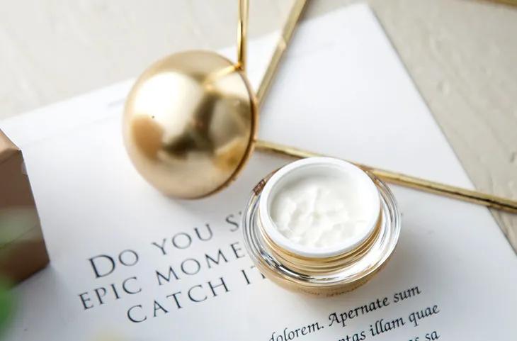 百年老牌马应龙又放大招，把眼纹收拾得服服帖帖，没有年龄感