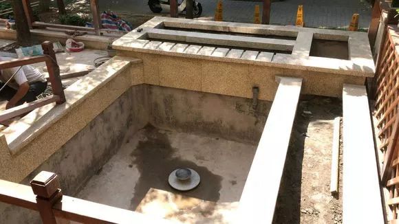 地面上鱼池自动排污过滤施工方法,鱼池过滤系统怎么实现自动排污的