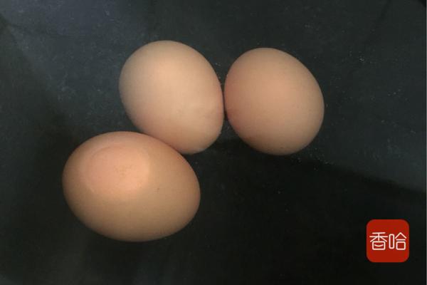 35年大厨告知煮鸡蛋时，牢记这一步，鸡蛋“自动”脱壳，超好剥
