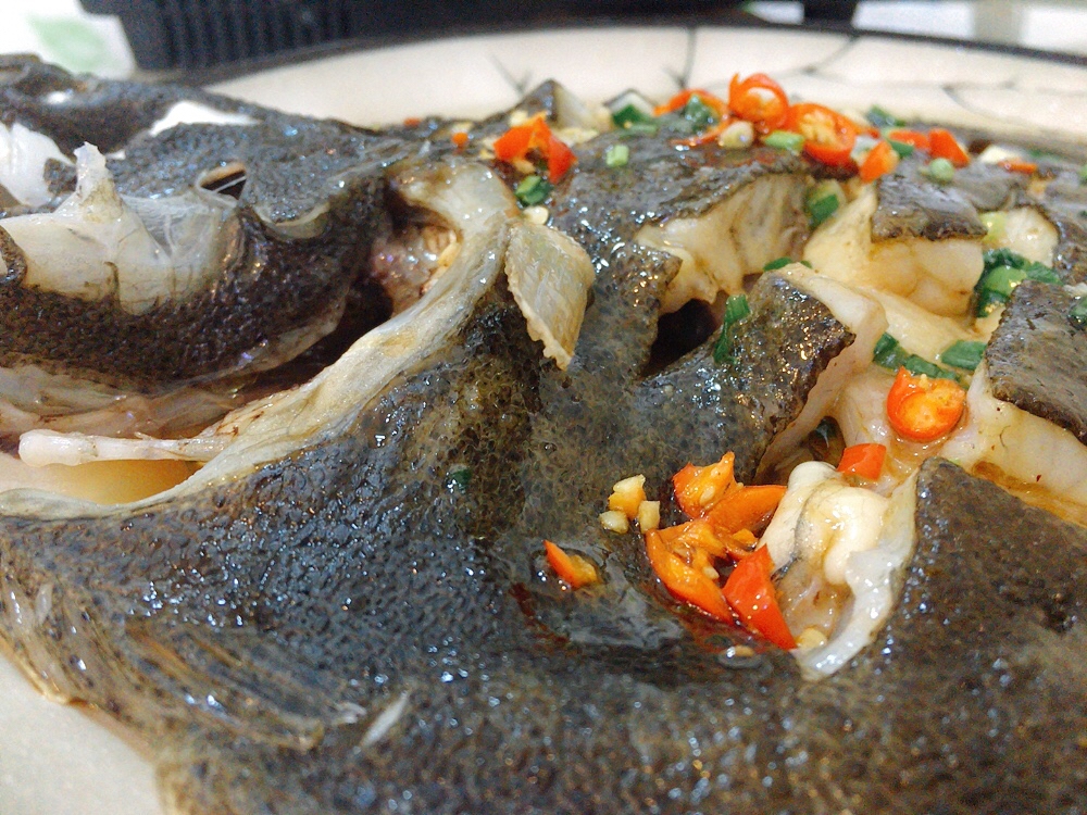 冰冻的鱼清蒸鱼用冷水蒸还是热水,清蒸鱼冷水上锅还是水开后上锅