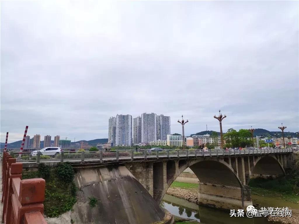 你为什么回到你的家乡,你为什么要回老家小县城