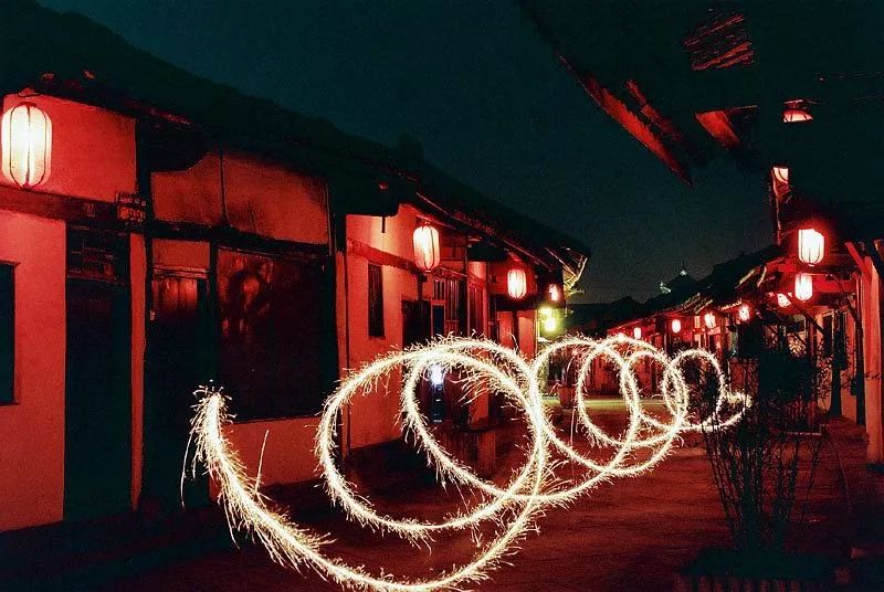 看重庆洪崖洞夜景去哪里,看重庆洪崖洞朝天门夜景最佳位置