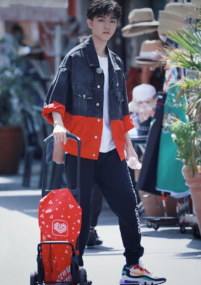 耐克京东最新广告,耐克新广告引争议