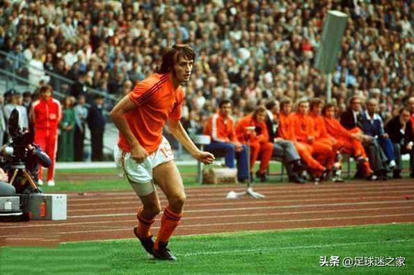 荷兰足球最出名的左右边后卫,世界足坛边锋排行