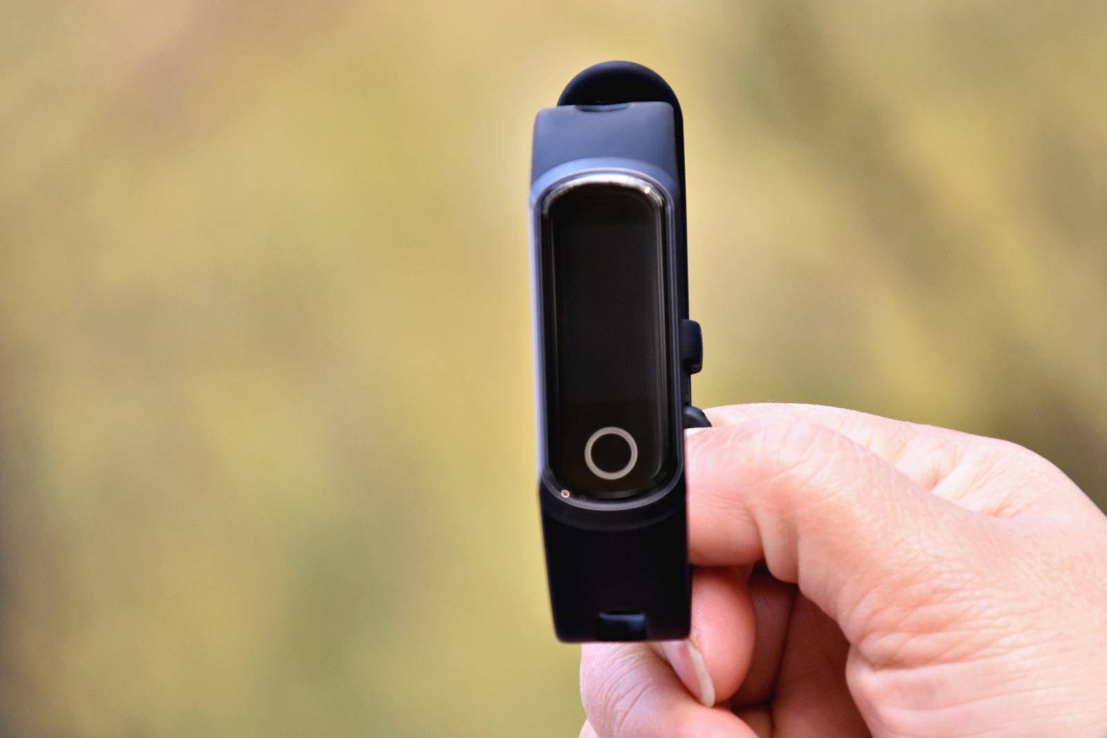 荣耀手环5i硅胶圈,荣耀手环5腕带怎么下