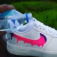 当初忍痛买的万元球鞋，被你们说拆就拆，你有想过我的感受吗？