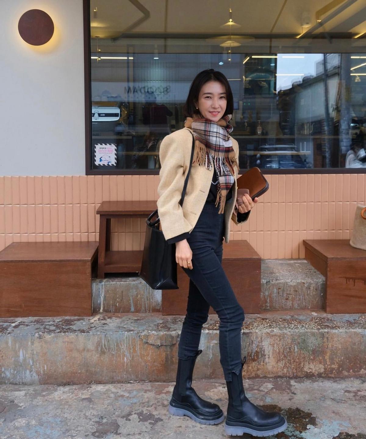 今年最流行的穿马丁靴冬裤,马丁靴搭配冬季加绒直筒裤