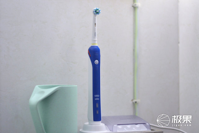 usmile电动牙刷和飞利浦电动牙刷,mcomb电动牙刷和usmile电动牙刷
