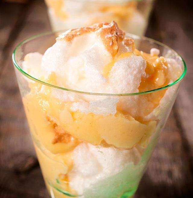 淡奶油打发过度如何补救,淡奶油打发过头了怎么弄回奶油