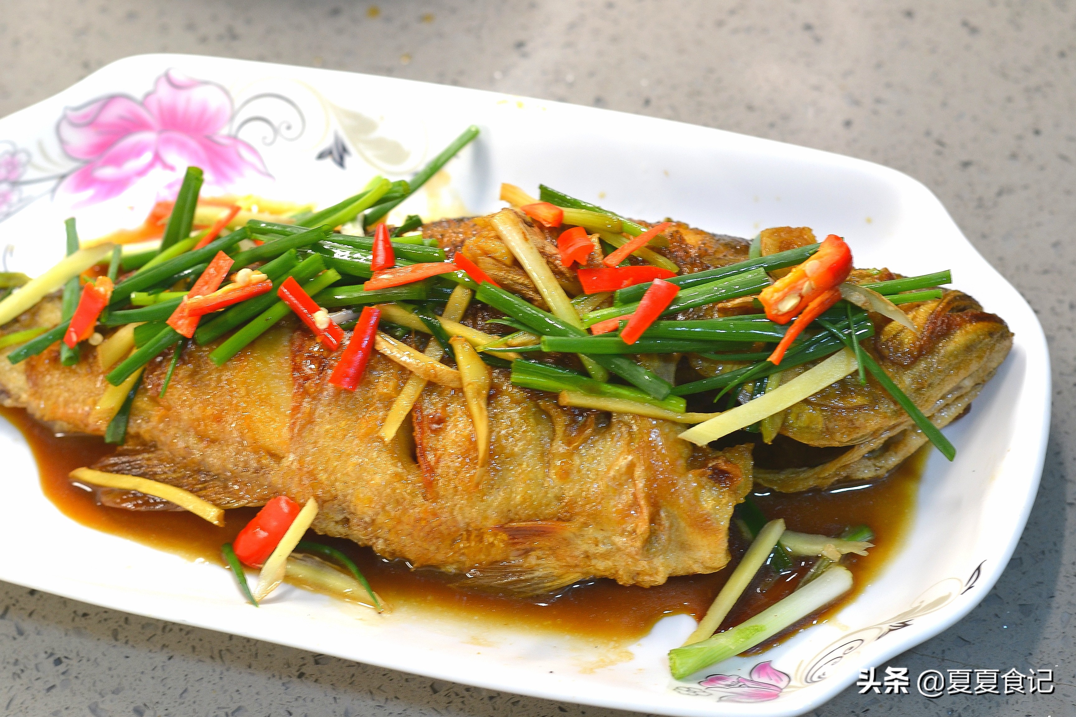 红烧鱼不煎不炸如何调配酱汁,红烧鱼教你正确做法鲜香入味